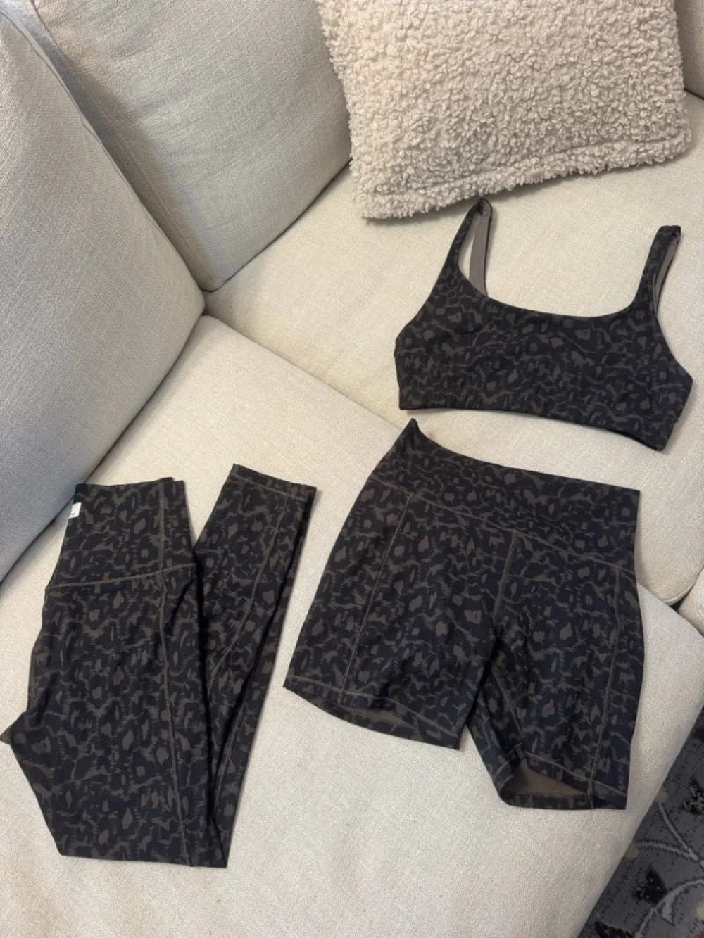 Vuori Set 3PC | Leggings Shorts Bra Matching Set Leopard Neutral Athleisure - Picture 5 of 12